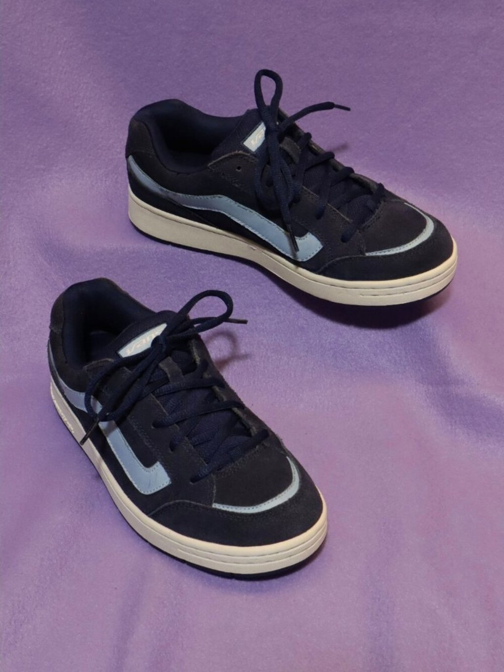 Vans Mannaz – Women’s 9 – Navy Suede w/ Baby Blue Leather skate sneakers Shoes